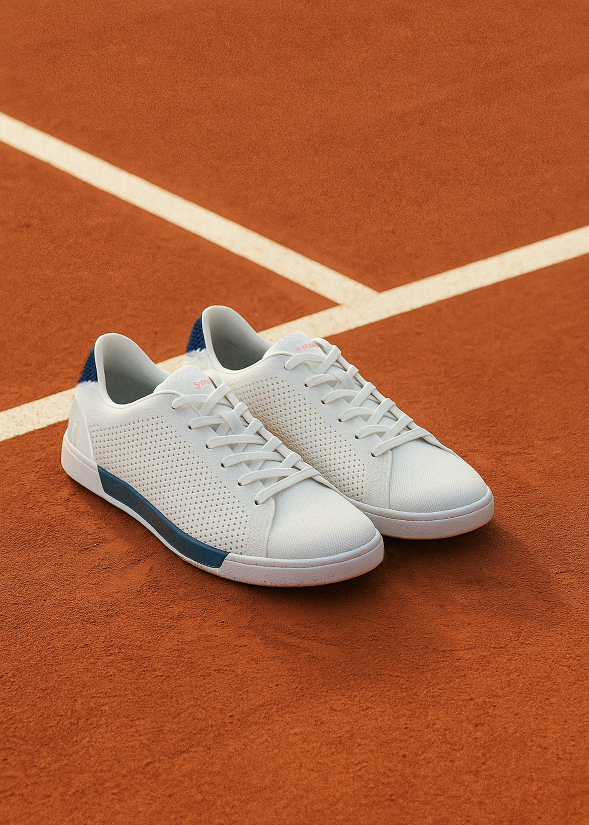 Breeze Tennis Knit - background::white,variant::White/Ensign Blue