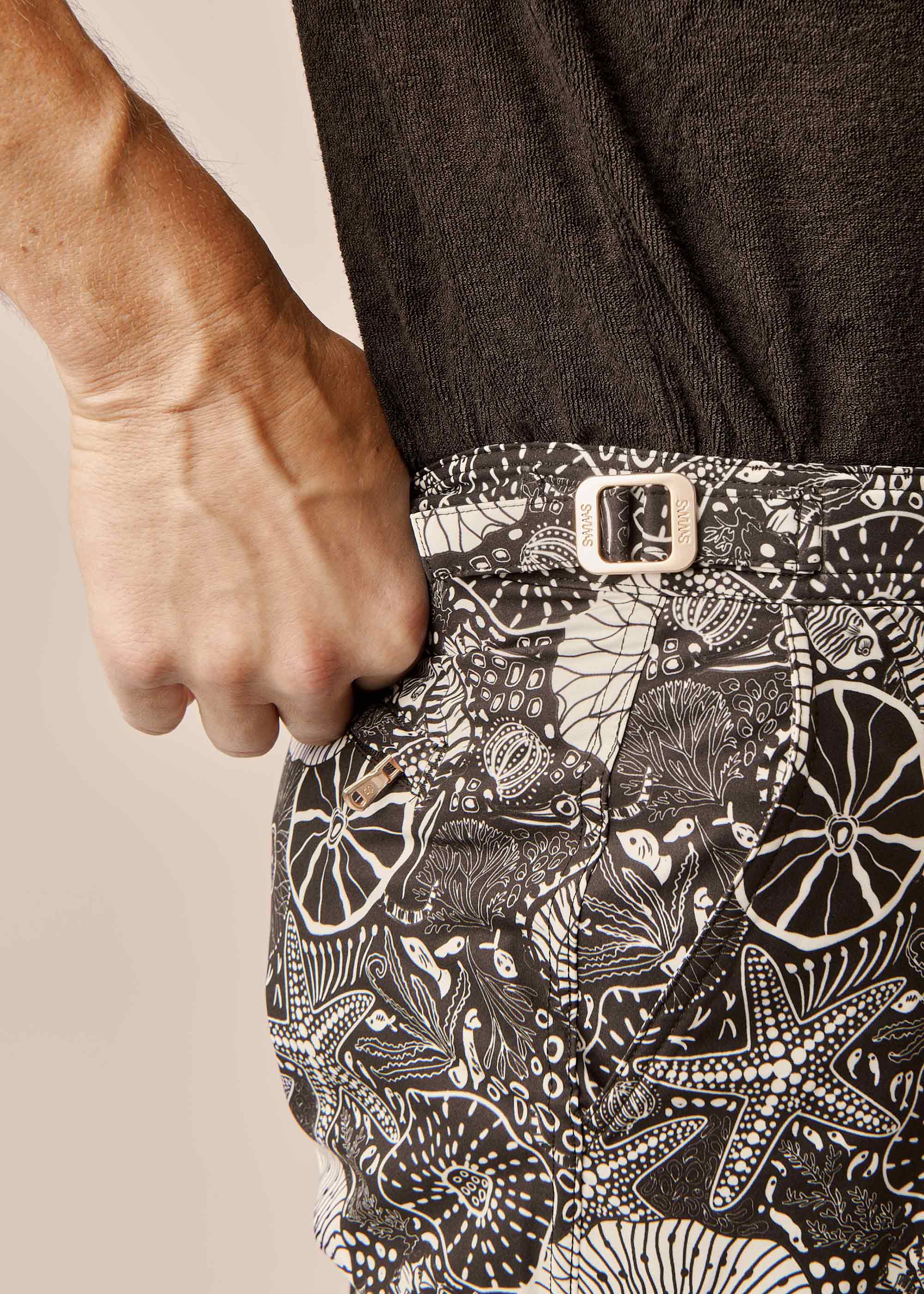 Kyst Swim Trunk (5” Inseam) - background::white,variant::Poseidon Black